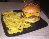 Φωτογραφία βήματος 9 της συνταγής Burger με Μπέικον Τσένταρ Ντομάτα και Σως