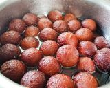 A picture of step 5 of Khava gulab jamun.