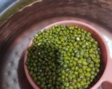A picture of step 1 of Mung beans curry.