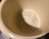 Une image de l'étape 1 de Cake lardons pruneaux gruyère et épices italiennes.
