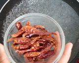 A picture of step 1 of Rajasthan ki Tomato Dry Red Chilli & Garlic Chutney Recipe.