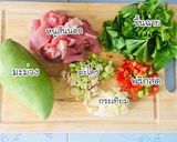 รูปขั้นตอนการทำที่ 1 ของ ยำหมูมะม่วง