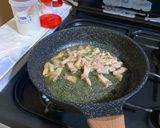 A picture of step 3 of Italian Carbonara.