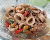 Foto langkah ke 7 dari resep Tumis Cumi Kemangi Santan Pedas Empuk.