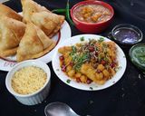 छोले समोसा चाट(chole samosa chaat recipe in hindi) रेसिपी चरण 15 फोटो