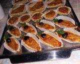 صورة لخطوة 3 من وصفة مملحات بحشوة سريعة ولذيذة😋😍