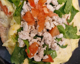 Foto del paso 4 de la receta: Wrap/tortita con espinacas, tomate y pollo