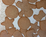 Foto del paso 5 de la receta: Galletitas de jengibre y canela navideñas