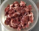 Une image de l'étape 3 de Araignée de porc marinée oignon rouge et romarin.