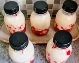 Foto langkah ke 4 dari resep Korean Strawberry Cheese Milk.
