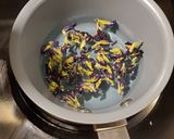 รูปขั้นตอนการทำที่ 2 ของ Butterfly Pea juice with honey and lime
