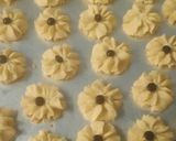 Foto langkah ke 4 dari resep Semprit mawar lembut dan lumer di mulut.