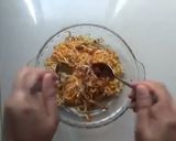 Foto langkah ke 3 dari resep Mie kepompong goreng.
