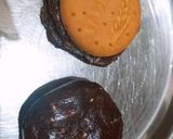 A picture of step 4 of Chocolate dates palm-biscuit cake.