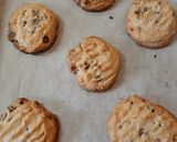 Foto del paso 3 de la receta: Cookies de mantequilla de maní con nueces y chips de chocolate 💣💥