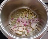 A picture of step 2 of Fresh Peas Soup.