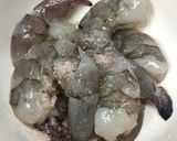 รูปขั้นตอนการทำที่ 1 ของ บะหมี่หน้ากุ้งผัดเนยกระเทียม