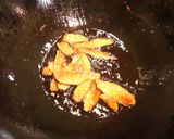 A picture of step 4 of Taiwanese Sesame Oil Chicken Soup.
