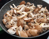Foto del paso 3 de la receta: Pechuga de pollo con champiñones Portobello, con salsa de Cabrales