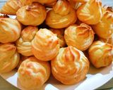 Foto langkah ke 5 dari resep Kue sus vla strawberry.