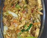 Foto langkah ke 8 dari resep Kwetiau goreng.