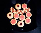 A picture of step 8 of Red-heart Cookies.