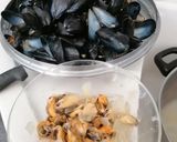Une image de l'étape 2 de Moules à la Catalane.
