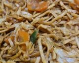 Foto langkah ke 4 dari resep Bakmi Goreng Jawa Simple Tanpa Telur.