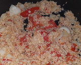 Foto del paso 3 de la receta: Arroz rojo con pollo y mariscos