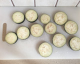 Foto del paso 1 de la receta: Berenjena, tomate especiado y rulo de cabra