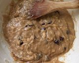 Foto langkah ke 3 dari resep Banana chocolate chip muffins.
