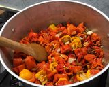 Une image de l'étape 11 de Sauces aux trois piments, coriandre et radis noir.