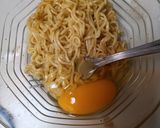 Foto langkah ke 2 dari resep Omelet indomie.
