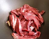 Hình bước làm 1 của món Tim Heo Xào Đậu Que Cà Rốt