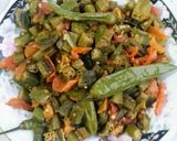 A picture of step 5 of Ladyfingers (bhindi) without onion.
