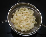A picture of step 1 of Corn spinach pasta.
