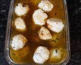 Foto del paso 4 de la receta: Queso fresco casero macerado con especias y aceite de oliva virgen