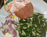 Foto langkah ke 2 dari resep Sosis Telor masak Cabai Ijo.
