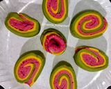 A picture of step 6 of Tricolor Paratha.