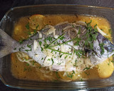 Foto del paso 3 de la receta: Pescado al horno con patatas y cebolla 🐟 🥔 🧅