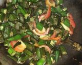 A picture of step 1 of Sarso wali bhindi.