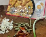 Foto langkah ke 3 dari resep Kepiting Soka Khas Tarakan goreng Bersalut Telur Asin Daun Kari.