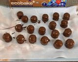 A picture of step 11 of Cashew-Berries Dark Chocolate Bites.