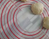 Foto langkah ke 3 dari resep Caterpillar Bread.