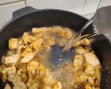 Foto del passaggio 4 della ricetta Bocconcini di pollo allo champagne con zafferano