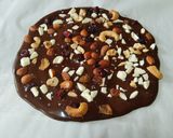 Foto del paso 3 de la receta: Chocolate con frutos secos y más