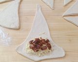 Pihe-puha sajtos kolbászos kifli 🌭🥐🌭 recept fázis 5 fotója