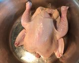 صورة لخطوة 1 من وصفة دجاج مشوي متبل بالروب ومحشو بالبطاطا بنكهه الفحم 🤤