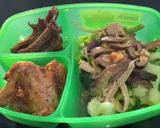A picture of step 4 of Healthy Lunchbox with Steam Vegetables & Shiitake Sauce😋.