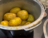 A picture of step 3 of Aloo Vada.